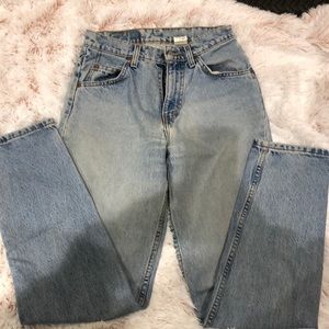 Vintage Levi’s 962 high wasted jeans.